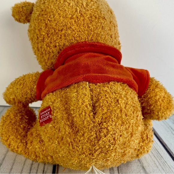 Hallmark Winnie the Pooh plush Story Buddy, Pooh Bear with sounds working - Picture 7 of 10